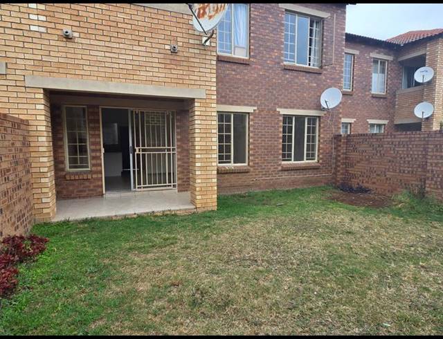 2 BEDROOM PROPERTY TO RENT IN MOOIKLOOF RIDGE ESTATE